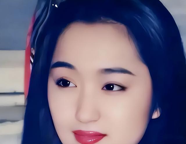 杨钰莹第一次上央视,工作人员被其美貌“吓到了”,她当年有多美