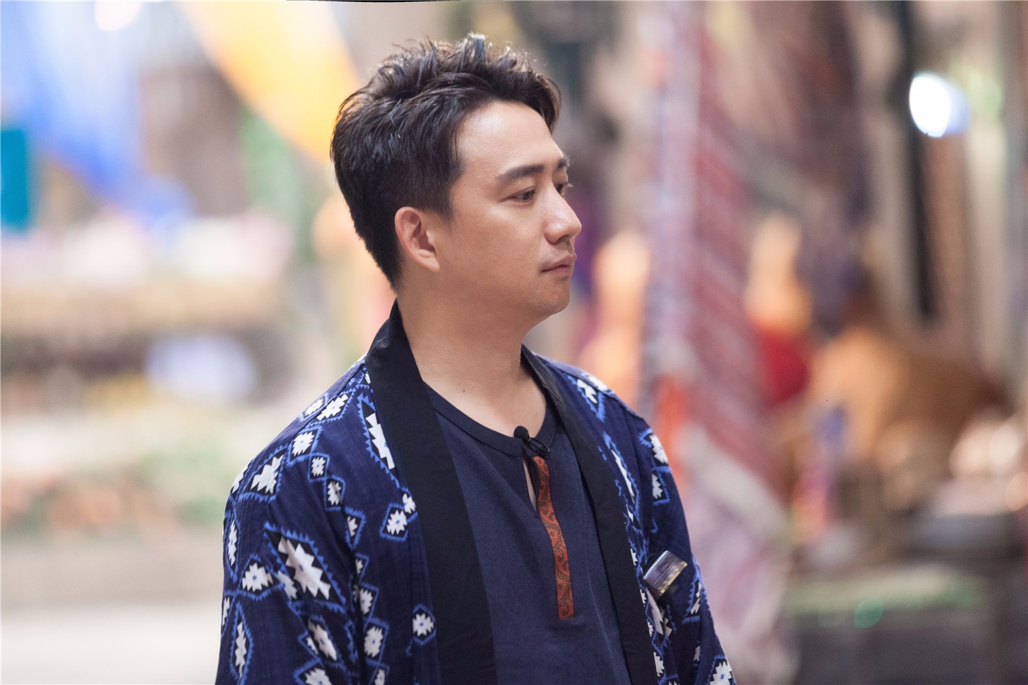 黄磊出席活动遭学生喊黑梗,从容应对显大度,网络暴力引热议