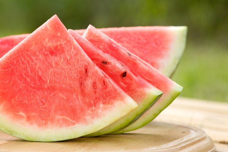 天热建议中老年人，少吃西瓜，多吃4种“酸味”食物，身体倍儿棒