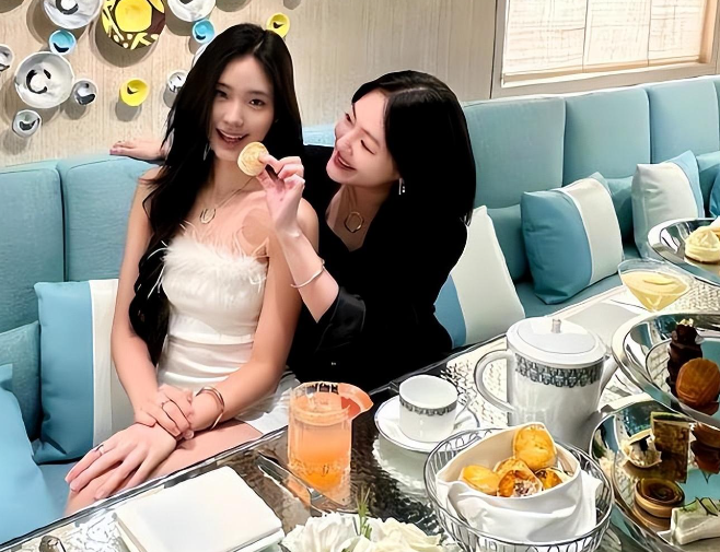 一环扣一环,小S并不认输,派出高学历的大女儿再在内地试水!