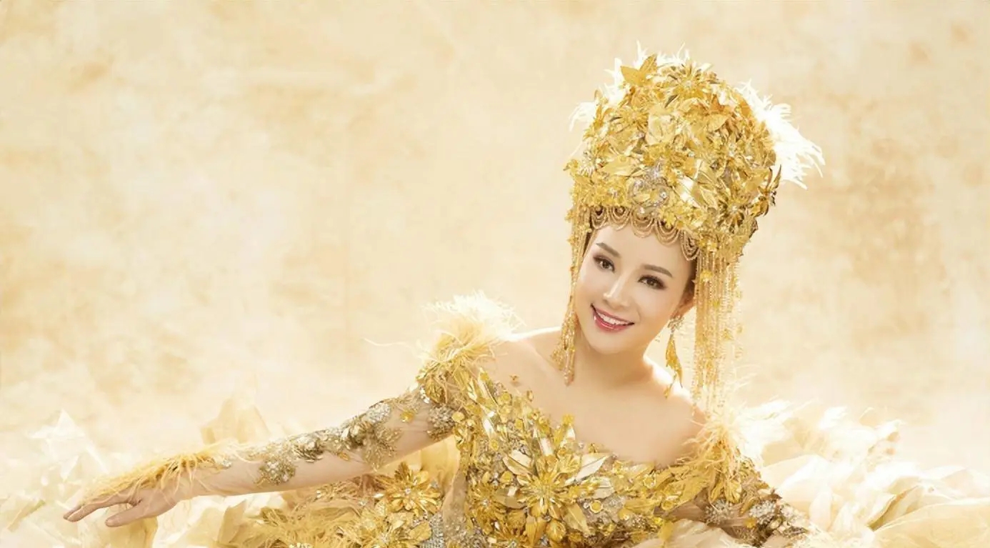 盲人歌手刘赛：6年前，不顾反对嫁到农村，如今丈夫成了她的骄傲