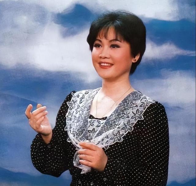 金铁霖追悼会：唯一儿子嚎啕大哭，现任老婆与前妻李谷一都没出席