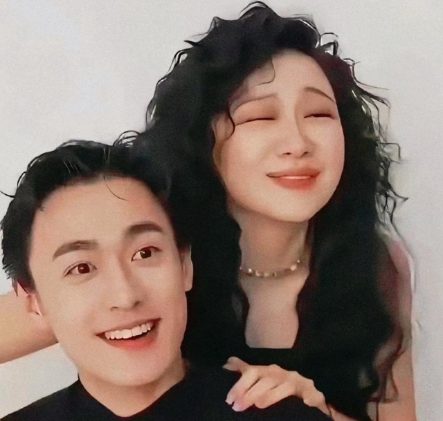 金靖拍孕晚期写真,自曝其宝宝大名,大小名都不跟老公姓舒随她姓