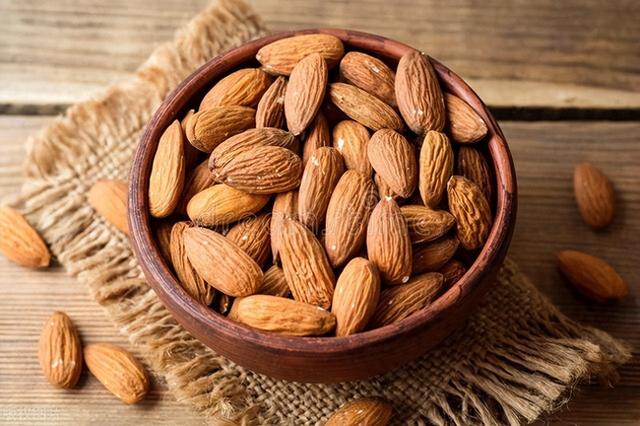 前列增生，【杏仁】通小便，【水蛭】缩腺体