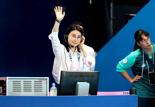 郭晶晶超级专业,中国跳水队奥运首金诞生淡定,没赞陈艺文昌雅妮