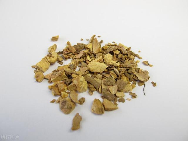 日常补肾脏，用黄芪泡水，真正伤肾的其实是这三味药，日常少用！