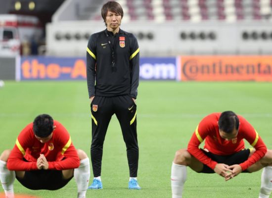 庭审戴的是假发？李铁被曝早已剃光头，网友：刘海吹不动了