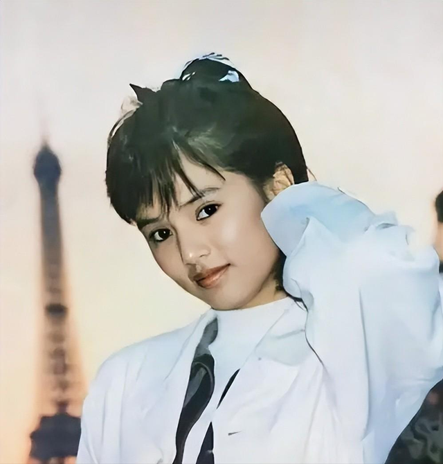 她一生被老头“白睡”10年，并且还倒贴上亿，如今下场令人唏嘘