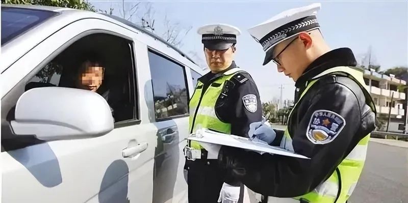 5座车坐6个人不再扣分？超载新规定来了？车主快看看