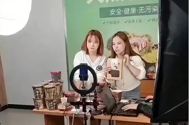 失散30年双胞胎姐妹,相认3年后决裂,姐姐:如果重来,不会相认