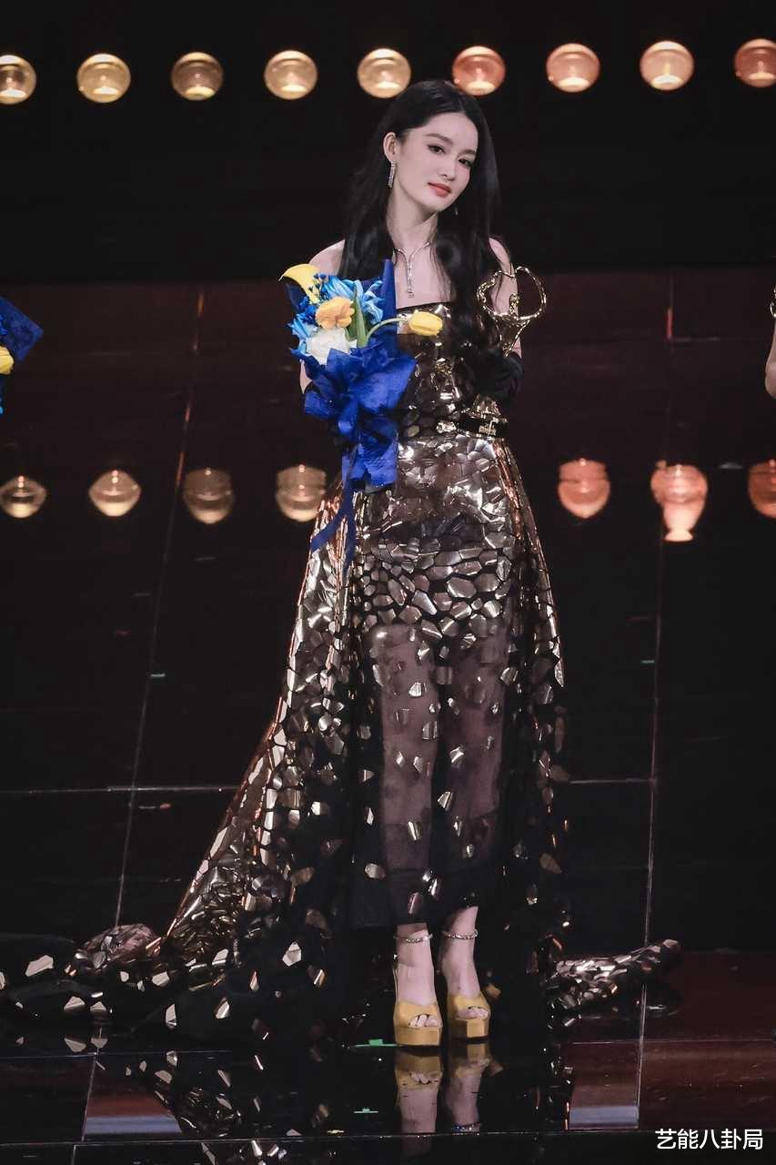 北京这一夜,明星个个都在“拆台”!打哈欠换座位,发言阴阳怪气