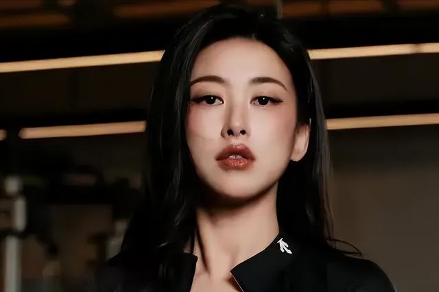 朱珠瘦身50斤,练出完美身材曲线,网友:自律的女人真美