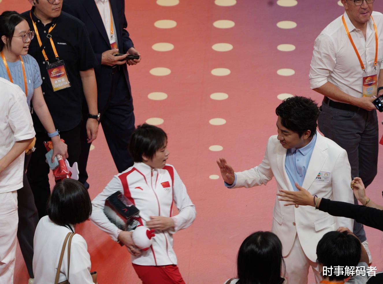 全红婵与王祖蓝“童心大发”,两人相见竟如老友重逢!