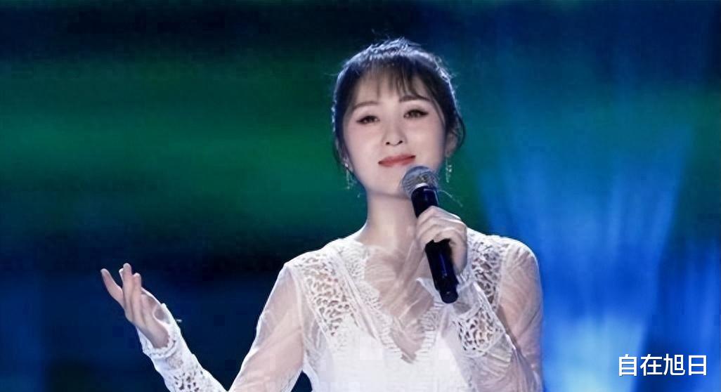 28岁因星光大道一夜爆红,31岁嫁给二婚云飞,如今泯然众人矣