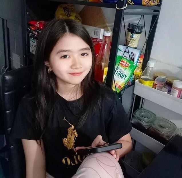 14年,备受迪拜“干爹”宠爱的混血小女孩长大了,富婆梦是假象!