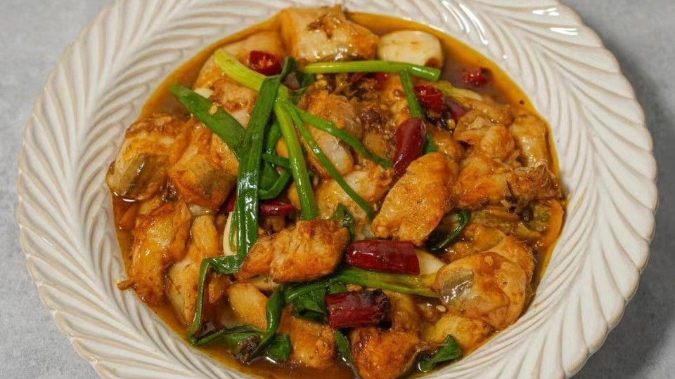 碰上这鱼别错过，肉质鲜嫩含钙量高，堪称鱼中极品，中老年要常吃