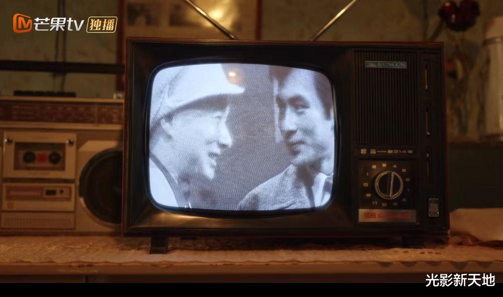 《小巷人家》重要细节:不能看的禁书是这本,他的台词是全剧核心