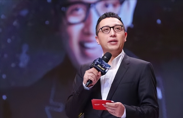 华少采访潘展乐被“轻松拿捏”,才发现当年张家辉说得一点没错