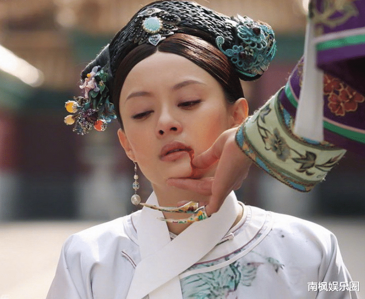 甄嬛传晚会来了,被“长发披肩”的孙俪惊艳,凶相变福相,甩打针脸几条街