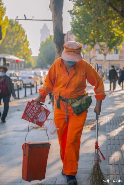 假如环卫工每月6000，公务员降薪到3000多会更公平合理吗？