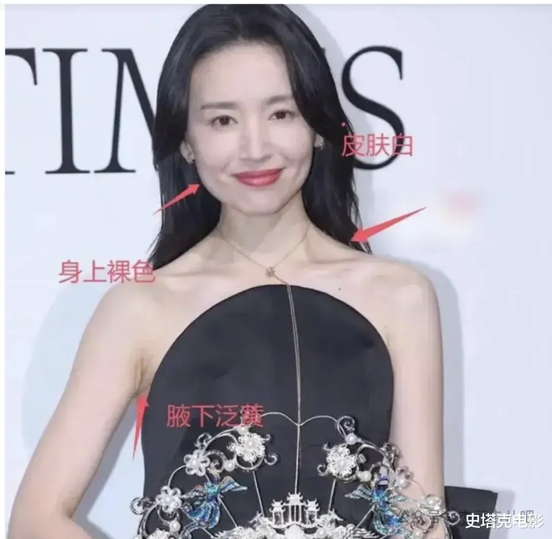 阿那亚这一晚:“发肿”的金晨,脸垮的杨幂,治好了我的容貌焦虑