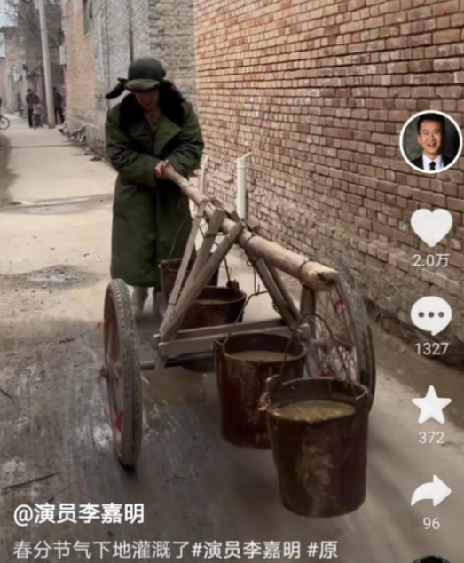 农村走穴，摆摊还债，穷到只剩100万，过气明星有多惨网友羡慕了