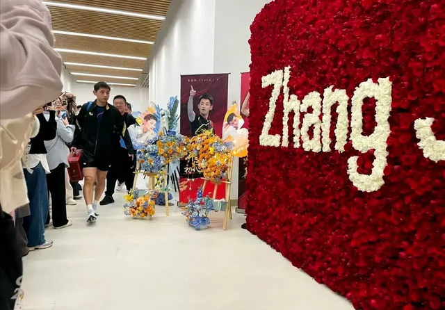 张继科乒乓球馆开业,圈内好友无人捧场,前女友景甜发视频联动?