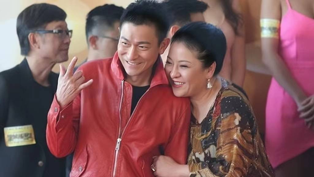 向太深情慰问，刘德华只回复两个字，背后是4500万的恩怨情仇