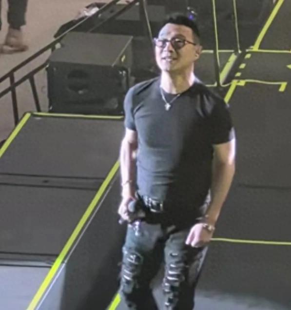 汪峰山西太原演唱会嗨上热搜,现场观众欢呼“牛逼”,评论区沦陷