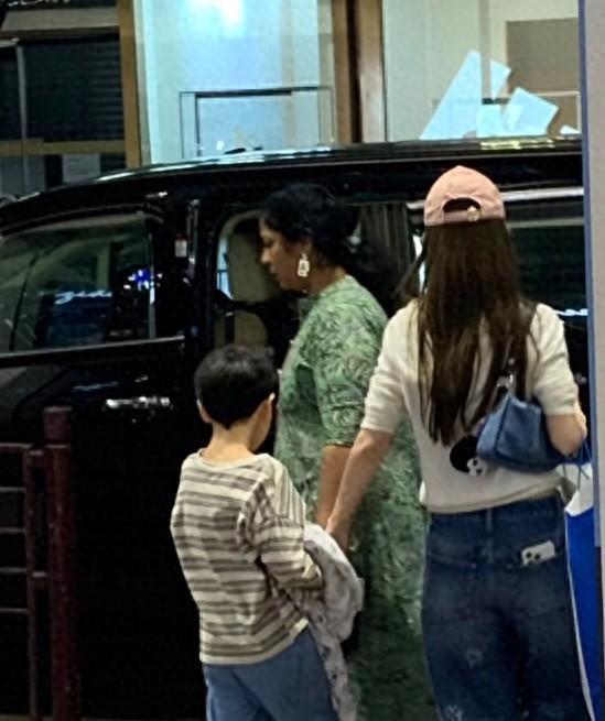 baby带儿子现身香港，穿搭与叶珂对比鲜明，小海绵背影像黄晓明