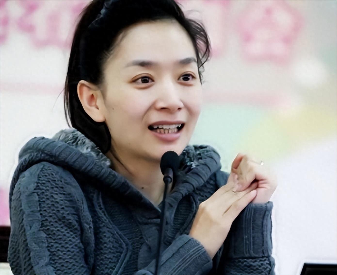 主持人王芳:嫁给大15岁的教授,为了婚姻做出一切牺牲都不后悔