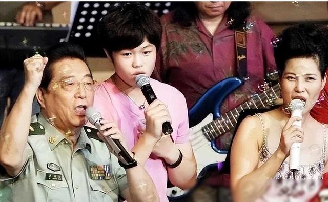 自作孽!李天一梦鸽卷钱跑路?84岁李双江投靠前妻,晒与长子合