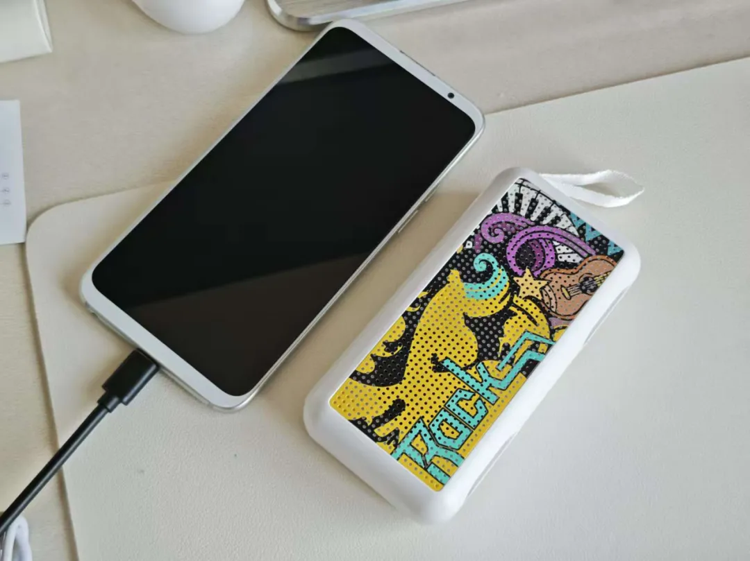 6元的TWS蓝牙音响，支持FM收音和TF卡播放，内置锂电池