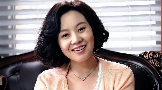 18年前,宁愿净身出户也要与闫妮离婚的邹伟,如今过的如何?