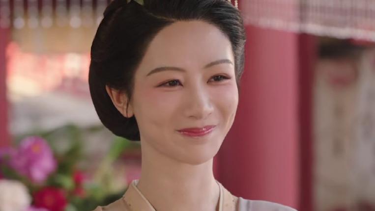 杨紫《国色芳华》，白鹿《白月梵星》各看4集，一个弃剧，一个追到底