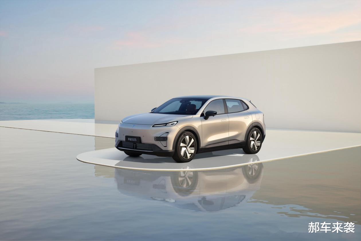 10万出头爆款SUV，零跑C10与深蓝S05怎么选不后悔？