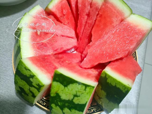 儿子带女朋友回家,老两口做的晚餐火了,网友:累并开心着