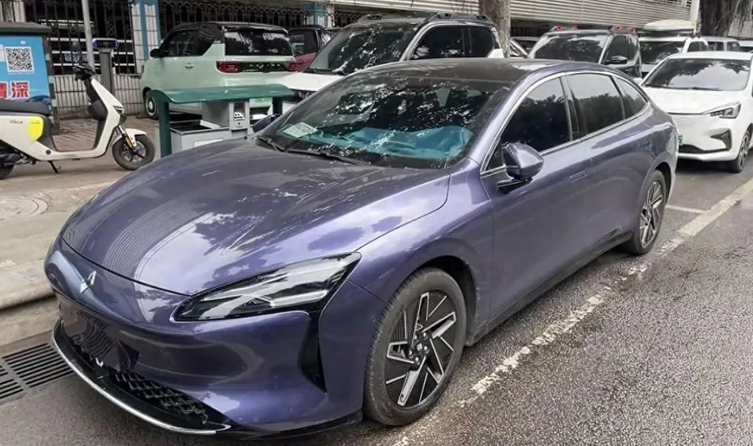 宝骏全新中大型轿车最新消息，更名为享境，车长5005mm，两种动力
