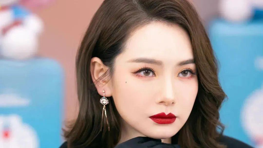 到酒店完成任务、生理期老公没把持住、可直可弯，谁能管管戚薇的嘴？