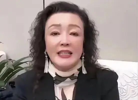 张兰含泪发文感谢粉丝，没有大家就没有今天的她，人生逆风翻盘了