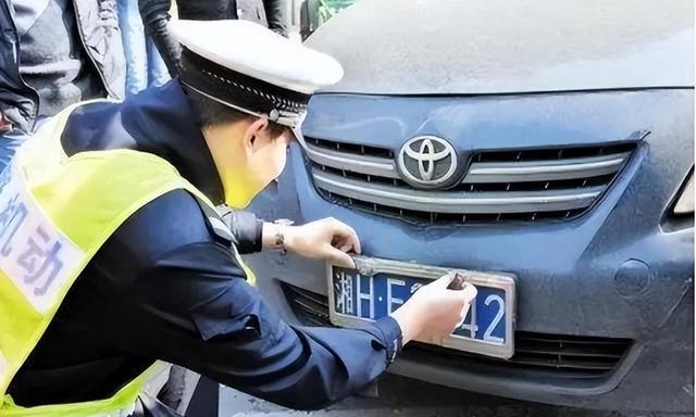 中国车牌有两个字母是禁止使用的！很多人不明白，原因其实很简单