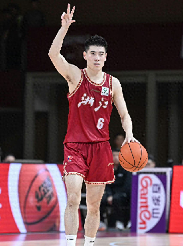 断崖式下滑!生死战仅得6分,夸张动作+赛后拒绝握手,球迷称演员