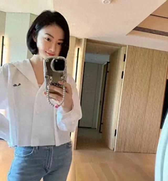 景甜新照遭网友吐槽,你认为是哪个部位没处理好?