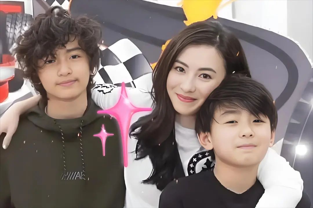 张柏芝17岁大儿子罕见露面,又痞又帅,17岁似翻版谢霆锋,可惜身高有小瑕疵