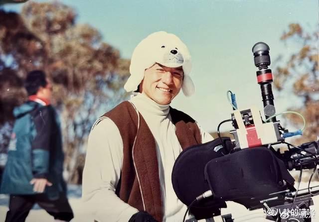 令人唏嘘！70岁成龙拍打戏吃力效果差，导演唐季礼看了心酸流泪