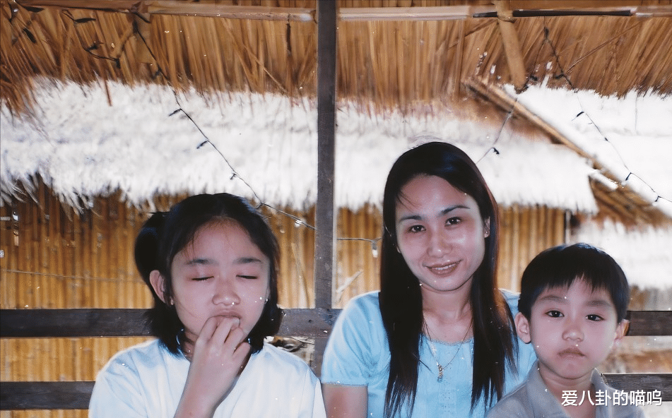 香港娱乐圈又传噩耗,29岁男星患癌离世,病床上一幕令人心疼