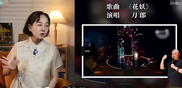 真低俗还是假专业?一场演唱会,台上几度哽咽,台下帮唱呐喊!