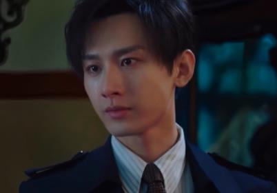 靳东护着、王劲松宠着,长得不帅气却让大咖轮流作配,他啥来头?