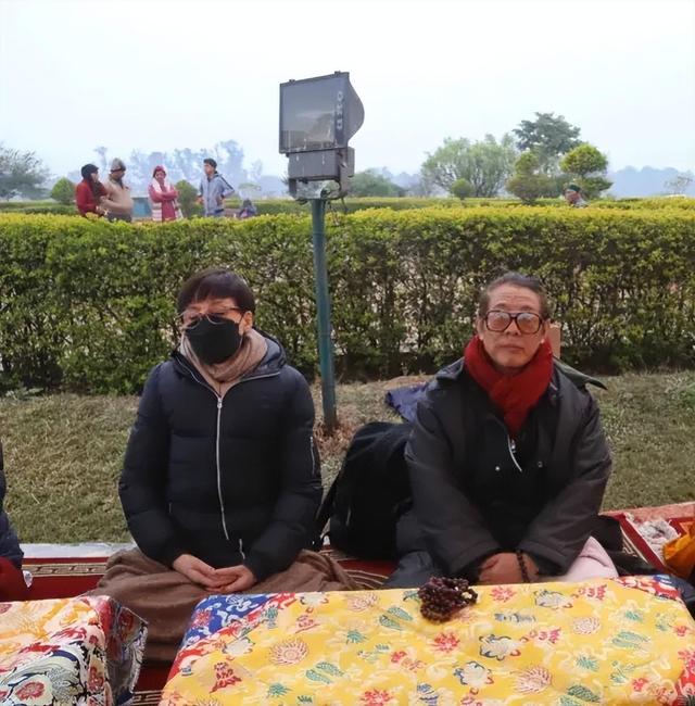 61岁刘德华对比60岁李连杰,自然老去和医美老去差别一目了然