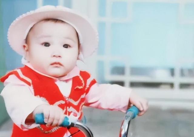 背景成谜、无人敢娶!一场微博之夜,彻底戳穿了李宇春的真正实力